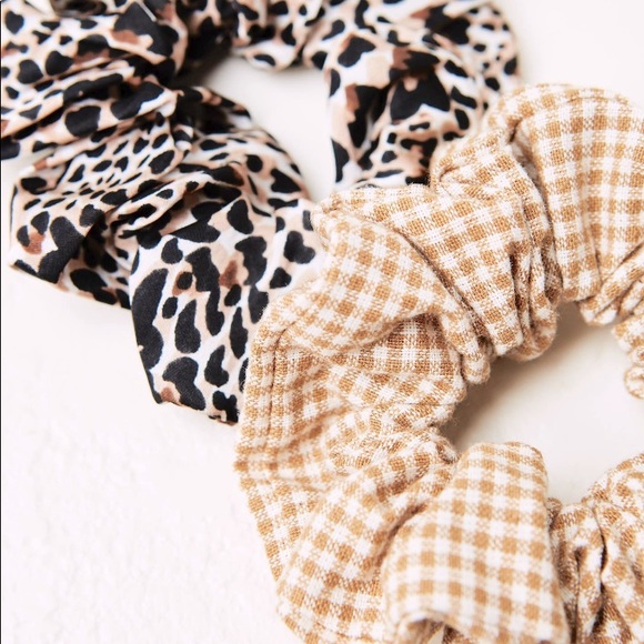 NWT Set of 2 Ashiana Scrunchies - Picture 1 of 2